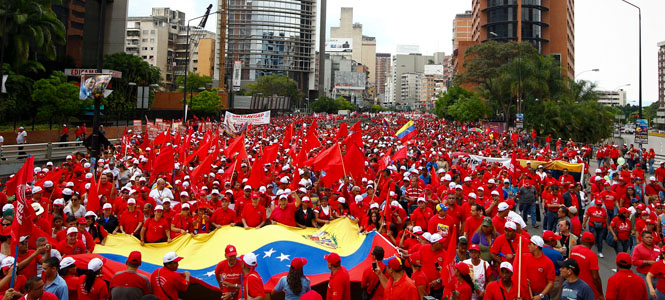 Una Marea Roja marcha por las calles ratificando la gran victoria del 7-O del Comandante Presidente Hugo Chávez Frías | Fidel Ernesto Vásquez I.